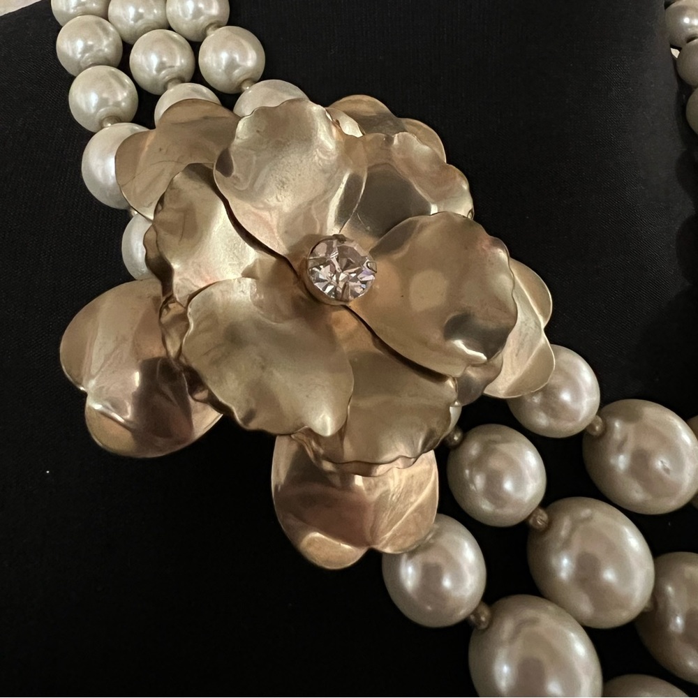 Betsey Johnson faux Pearl necklace flower - Picture 3 of 6